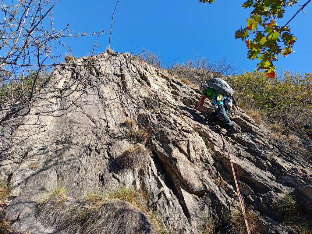 settimo tiro: dall'albero ci si sposta a destra su placca