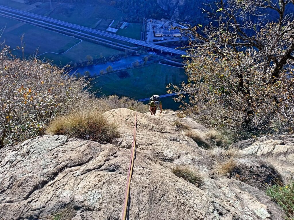 dai che ci siamo quasi! la valle sotto di noi ormai è in piena ombra