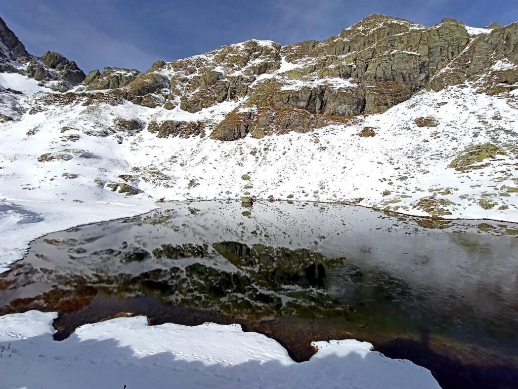 Il primo lago di Ponteranica con il riflesso delle cime