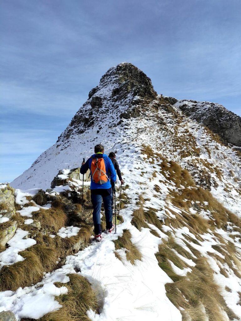 Visto che il Triomen è la cima più vicina, puntiamo a quella, decidendo però di fare la cresta invece del sentiero