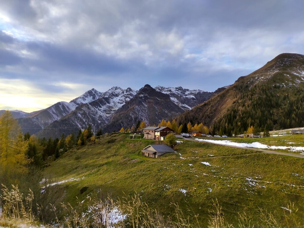 Salutiamo il Ristorobie e ci spariamo gli ultimi 700m di dislivello di discesa, che dopo un lauto pasto sono sempre poco graditi, ma ahinoi, necessari ;)