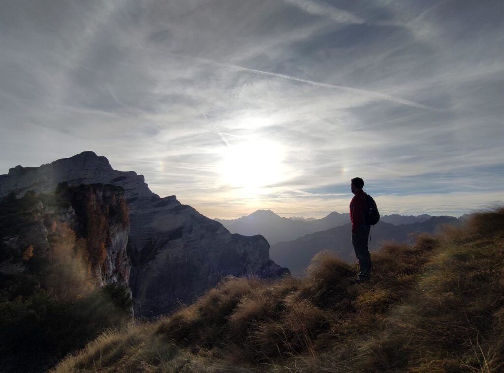 non ci resta che scendere a valle... ci sarà luce ancora per qualche ora