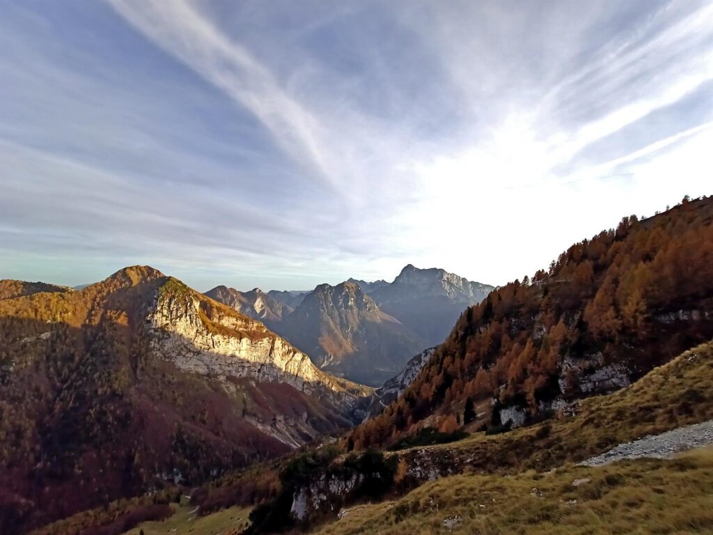 i colori si fanno più caldi all'approssimarsi della sera