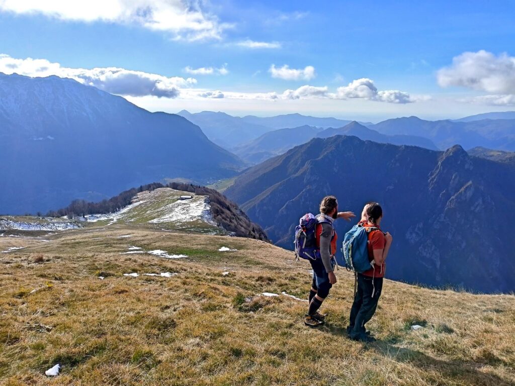 salendo ci godiamo l'orizzonte... che tra non molto sparirà in una fitta coltre di nubi