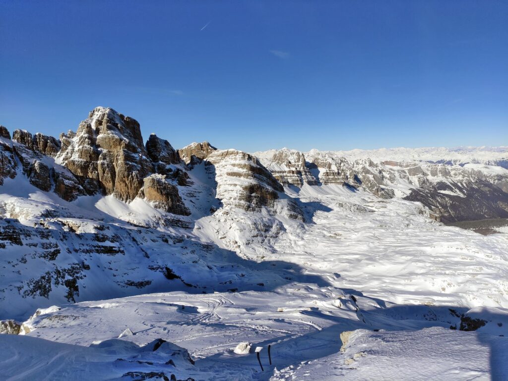 Cima Falkner, Cima Grosté e il lungo altipiano che bisogna ripercorrere in discesa