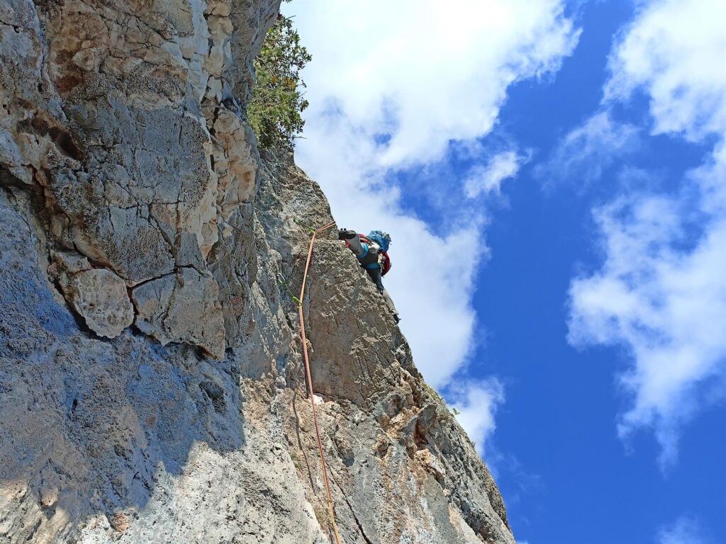 Gabri sopra la rimontina strapiombante, molto ben protetta