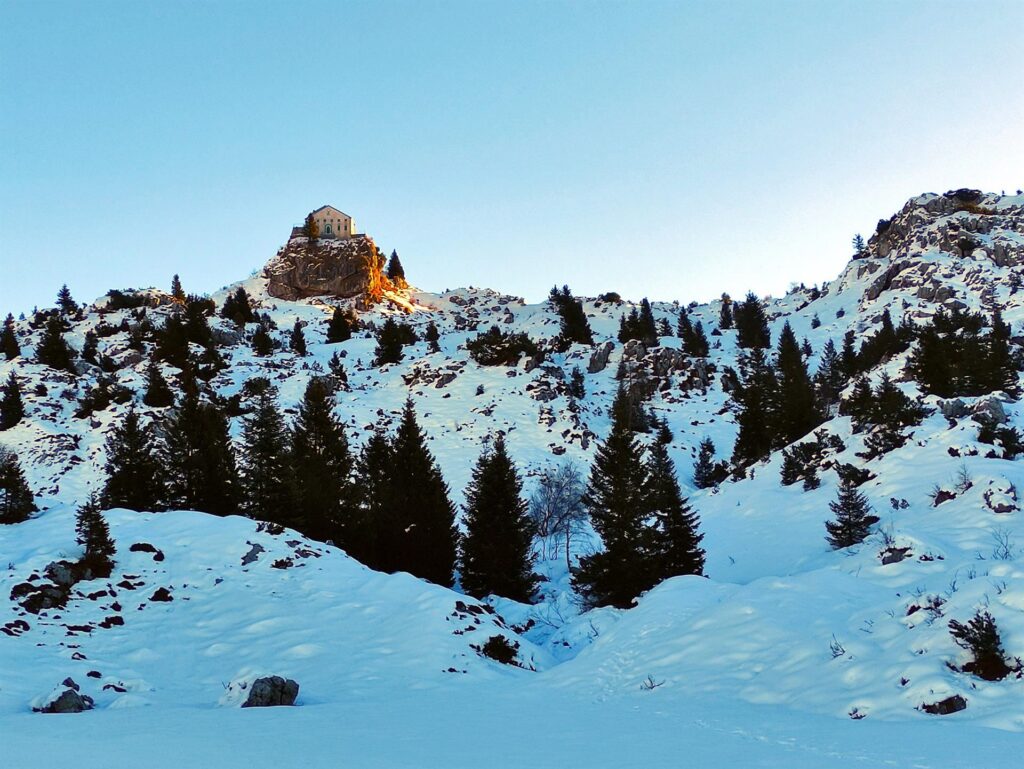 rifugio Cazzaniga Merlini: un nido d&#039;aquila da questa prospettiva