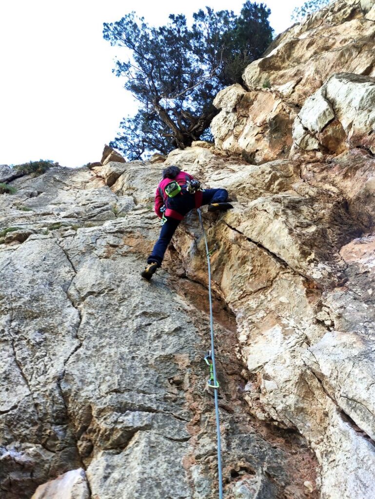 ci sono parecchi 5c+ e 6a da provare: la chiodatura è corta ;)