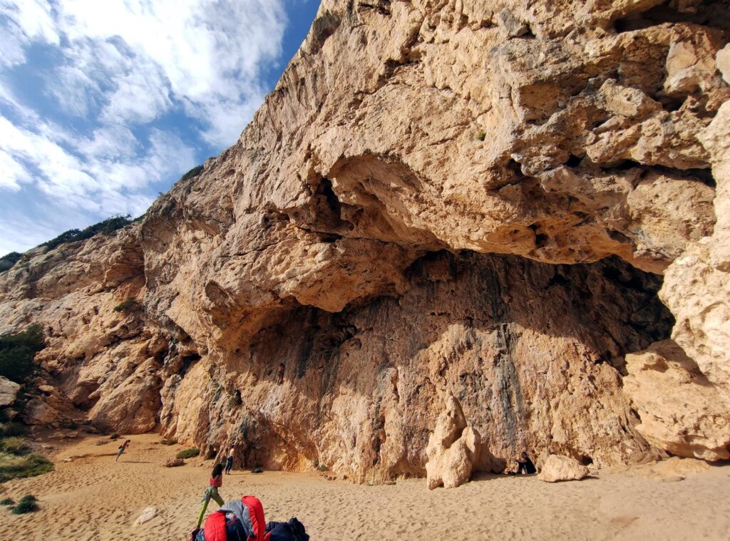 la celebre grotta della falesia dei Biddiriscottai (un po' unta)