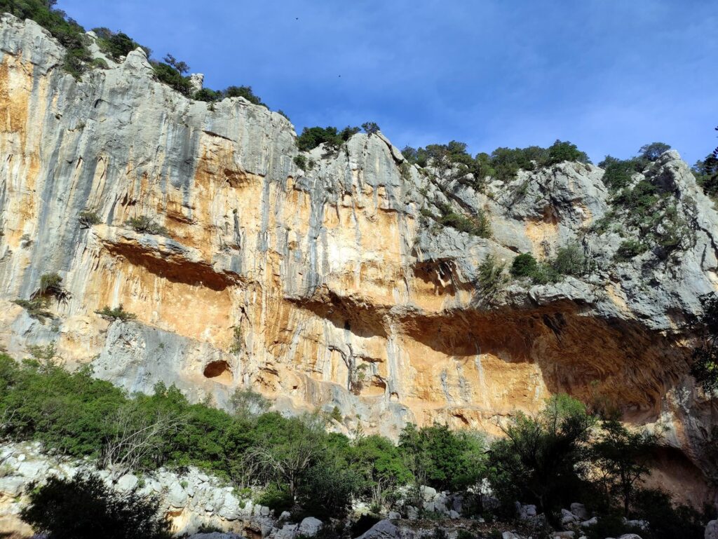 grottoni incredibili: un paesaggio superbo