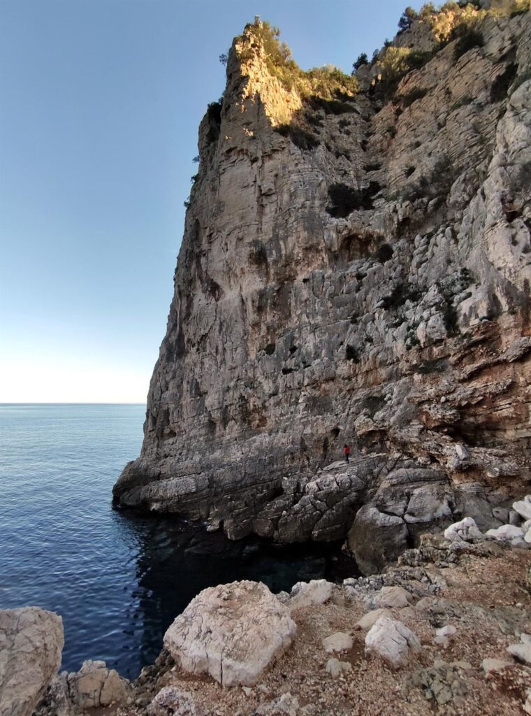 il versante Nord della Pedra Longa, da cui partono Signorina Fantasia e Marinaio di Foresta