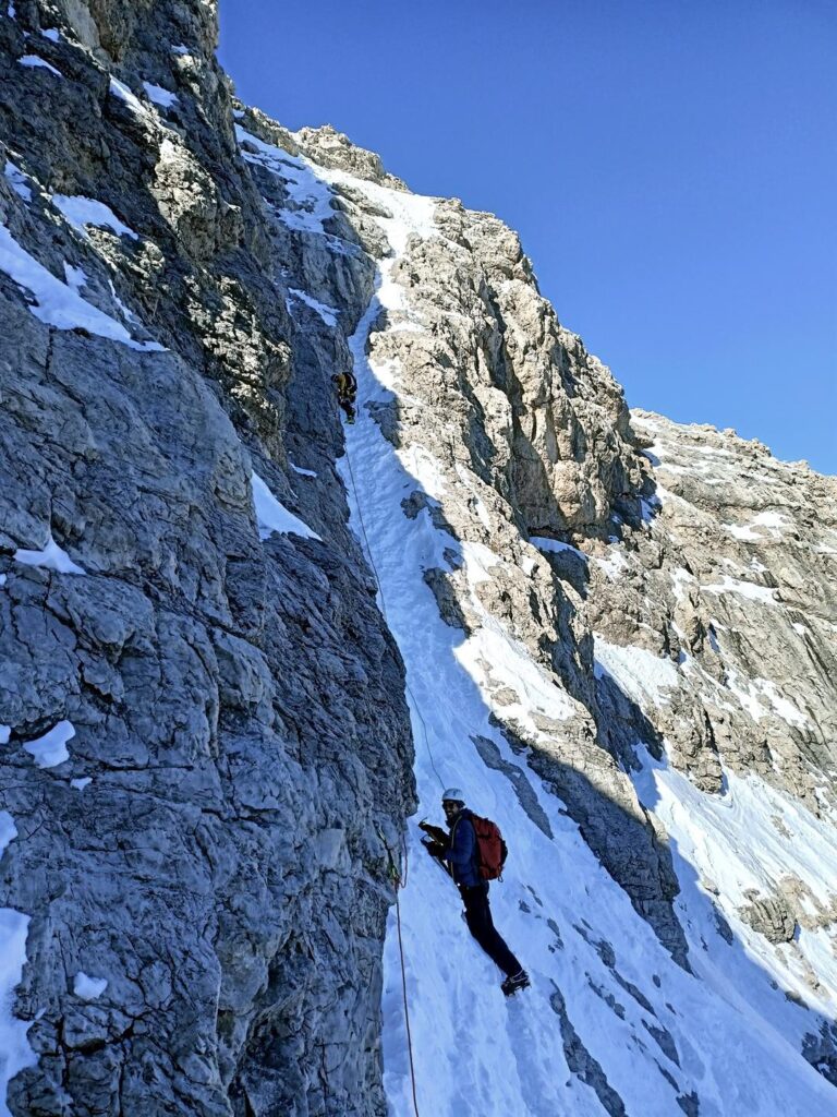 Stiamo procedendo in conserva. Intanto Gab attrezza la via dall'alto