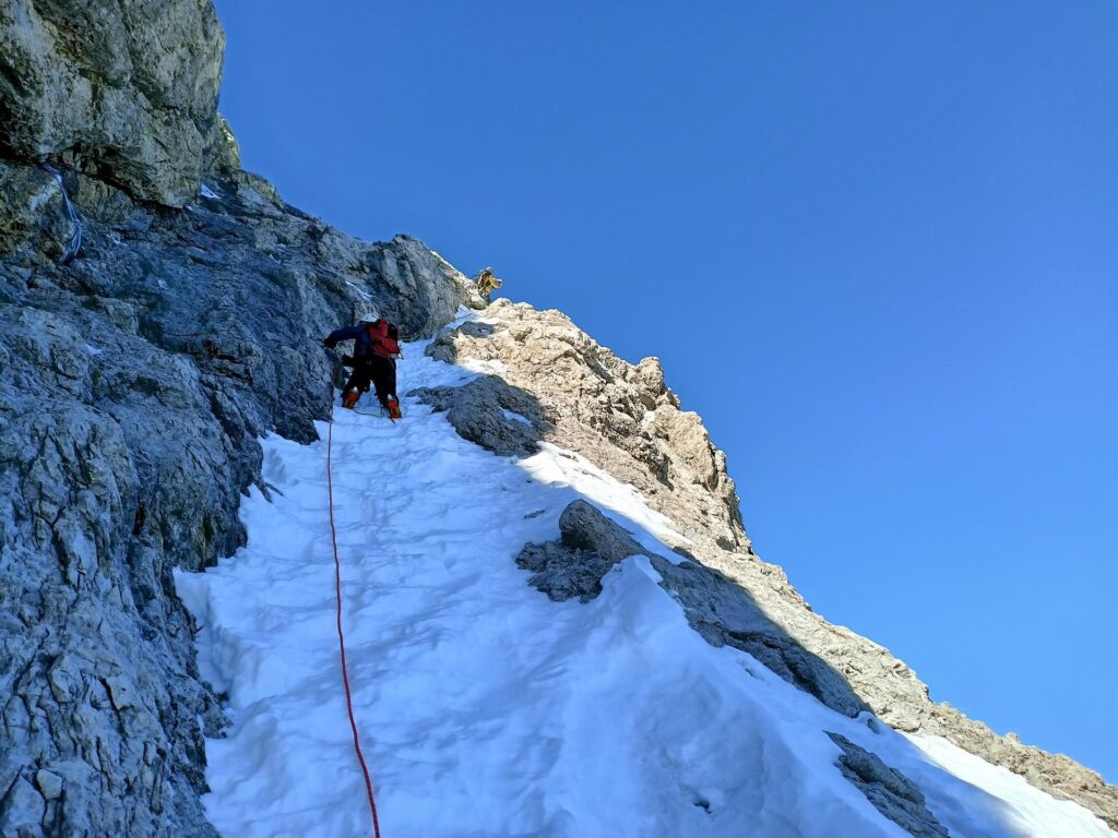 Andre impegnato sul tratto ripido e Gab fa sicura dall'alto