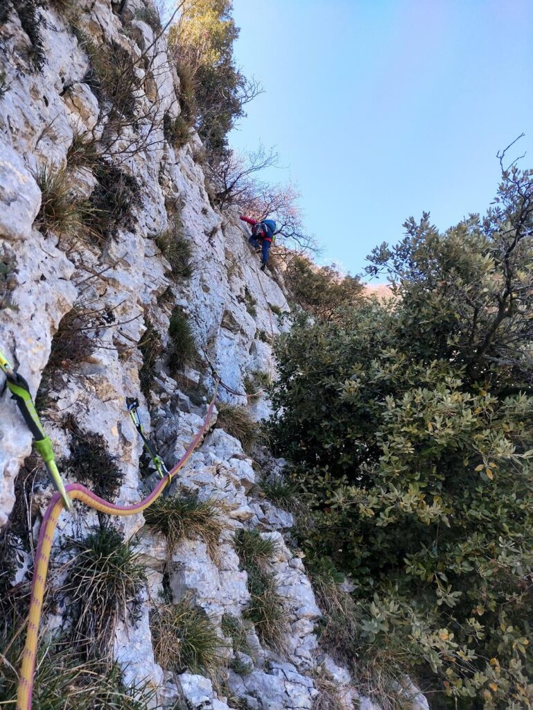 Erica sull'ultimo tiro che porta finalmente fuori dalla parete