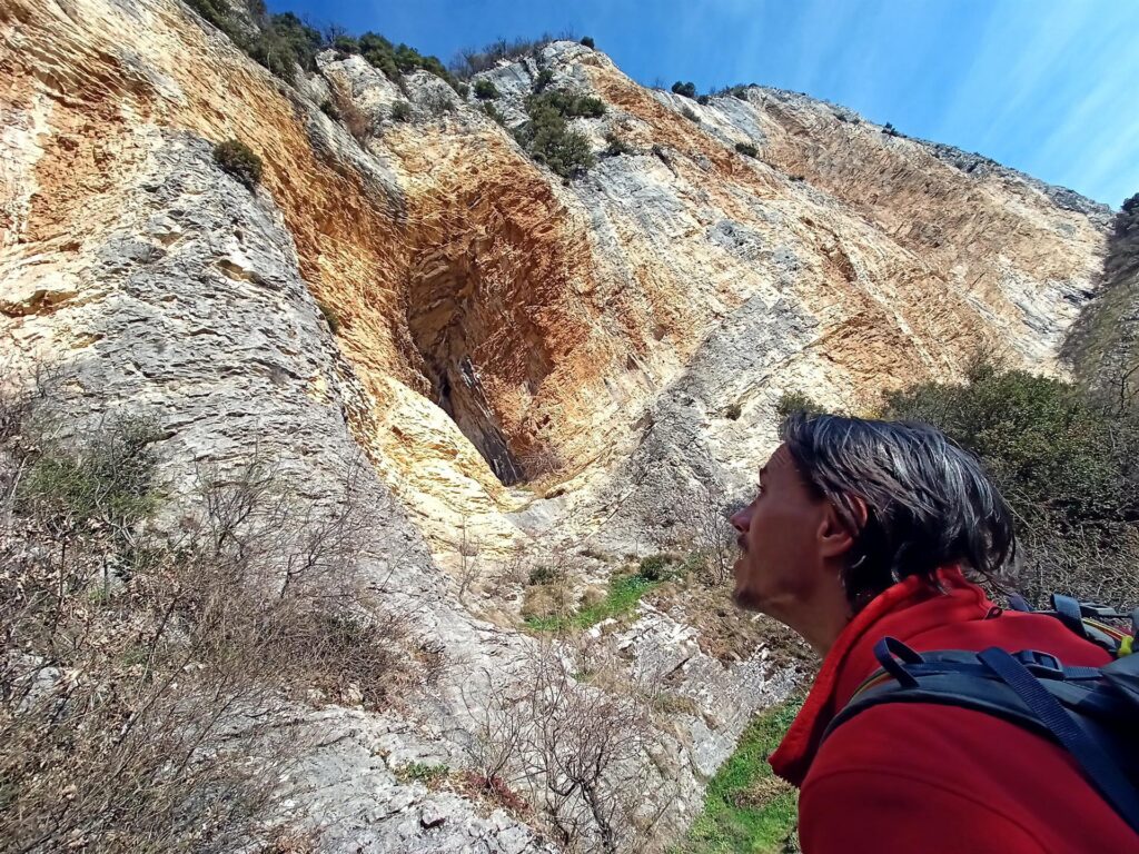 Gab guarda stupito le formazioni rocciose di questo incredibile settore