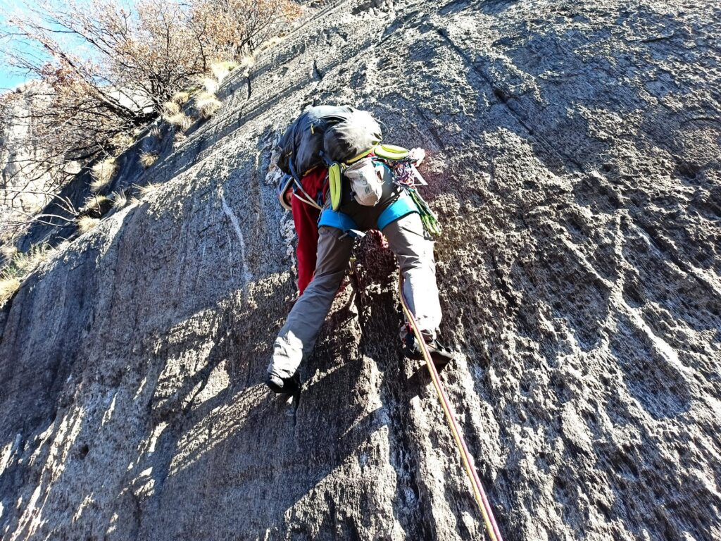 Gab cerca l'equilibrio sul difficile attacco del primo tiro