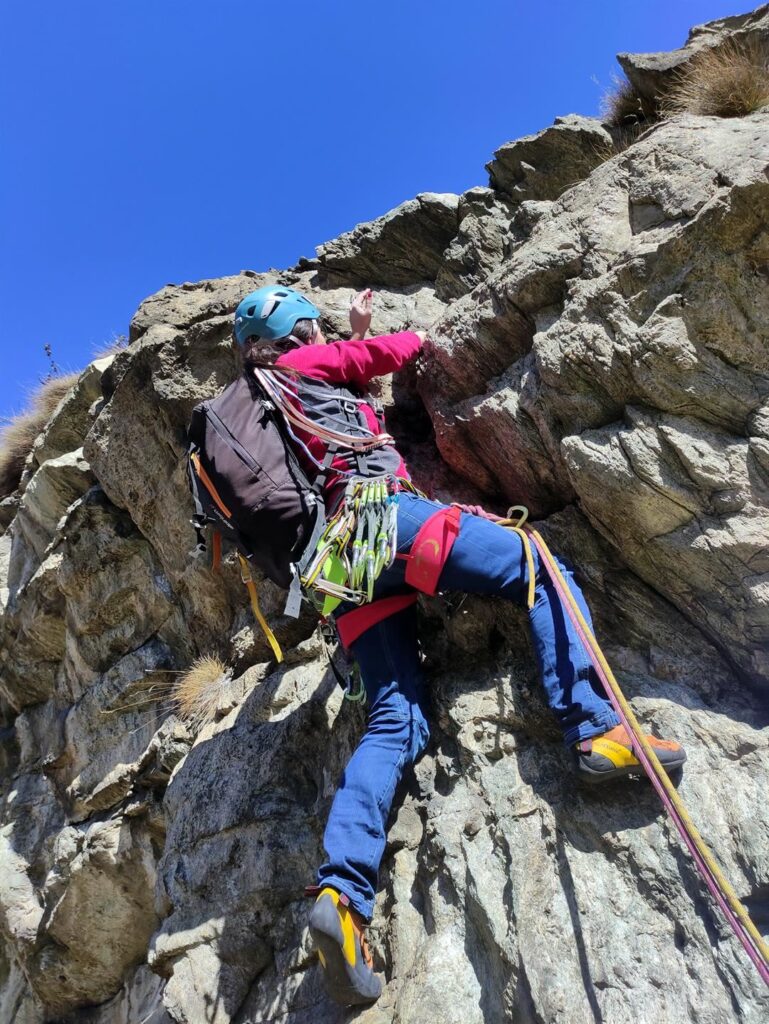 Erica alle prese con lo strapiombino del quinto tiro