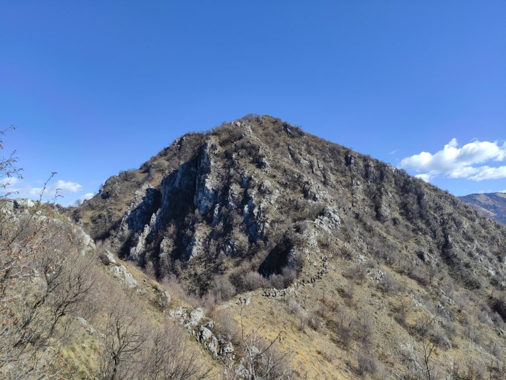 Siamo all&#039;anticima ovest: di fronte a noi la cima vera e proprio