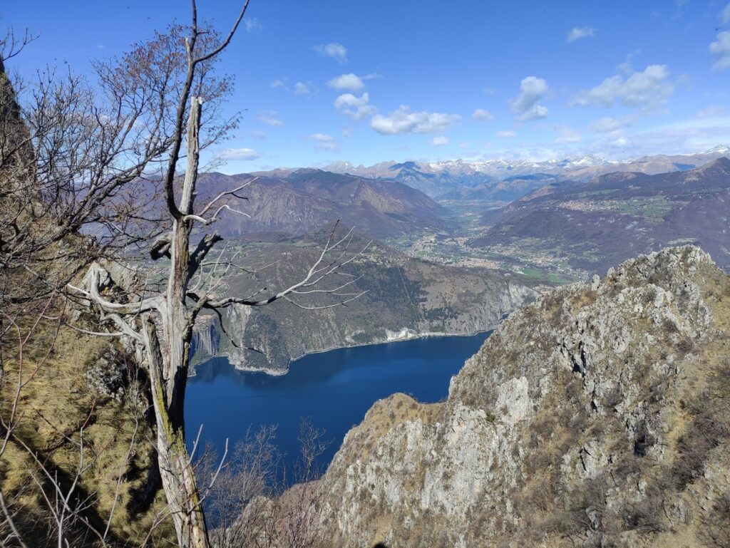 Altro scorcio del lago da un punto di vista diverso