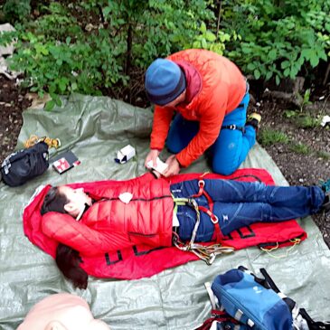 Corso di Primo Soccorso in arrampicata con Up Experience