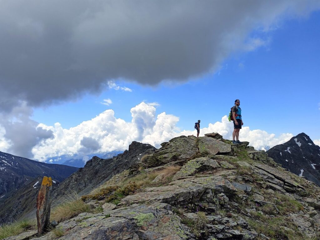 altro bel punto panoramico: è il bello di questa cresta! Dietro di noi, a destra, l&#039;ormai lontana cima del Tantanè