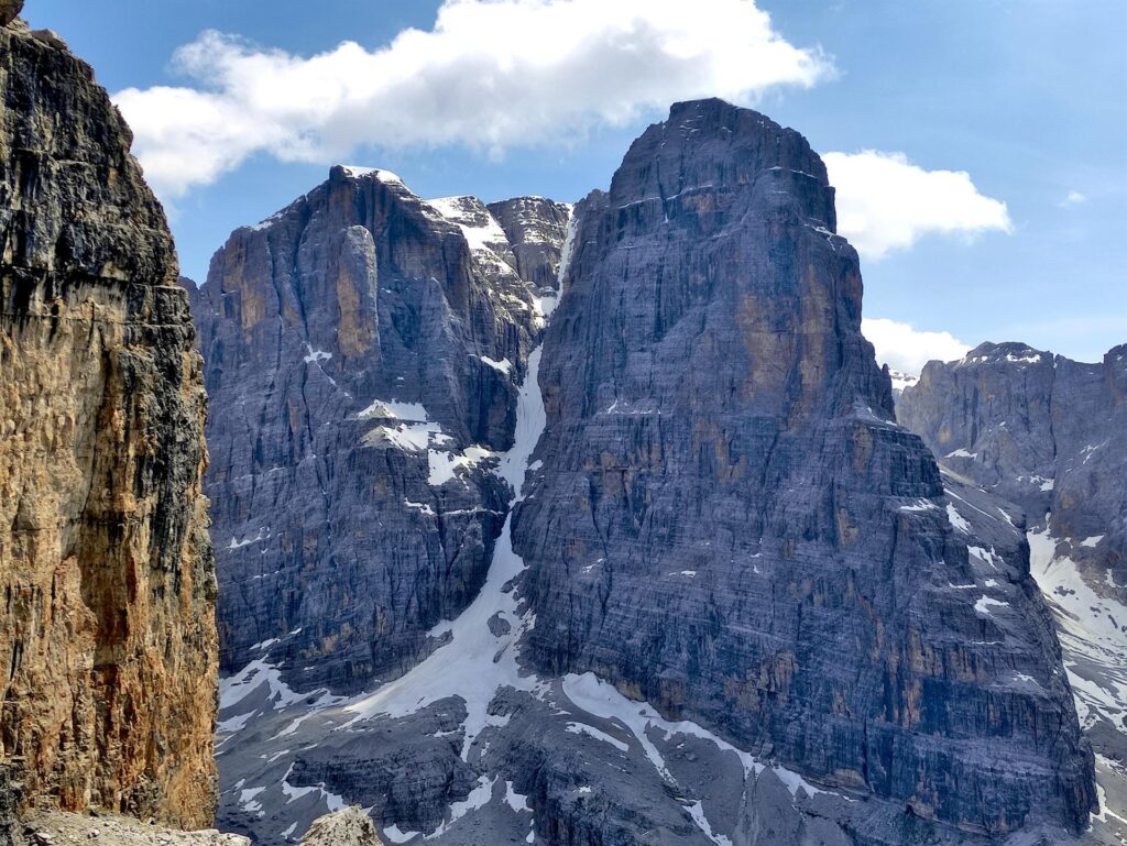 Il Crozzon del Brenta e il Canalone Neri (quasi asciutto) visti dalla ferrata Sosat