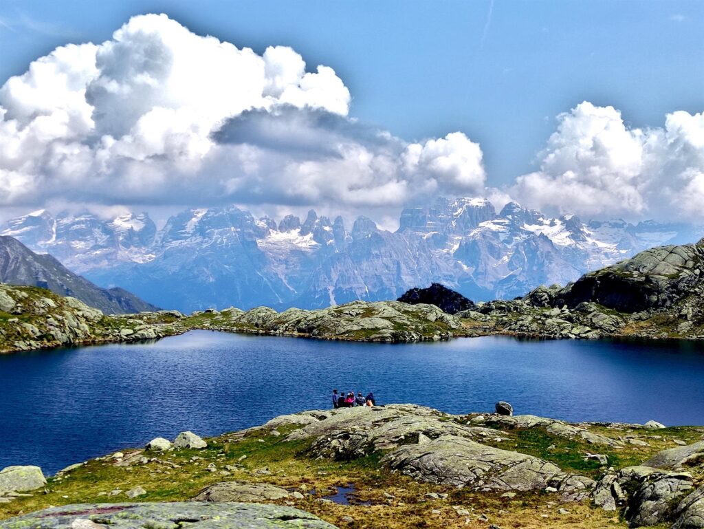 Foto del gruppo del Brenta fatta dal Lago Nero in val Nambrone il giorno successivo. Ci piaceva offrirvela come bonus ;)