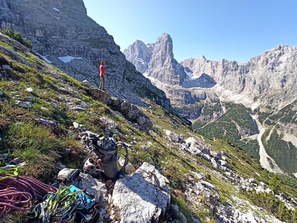 Gab all'attacco si gode il bellissimo panorama e la giornata incredibile: non c'è una nuvola