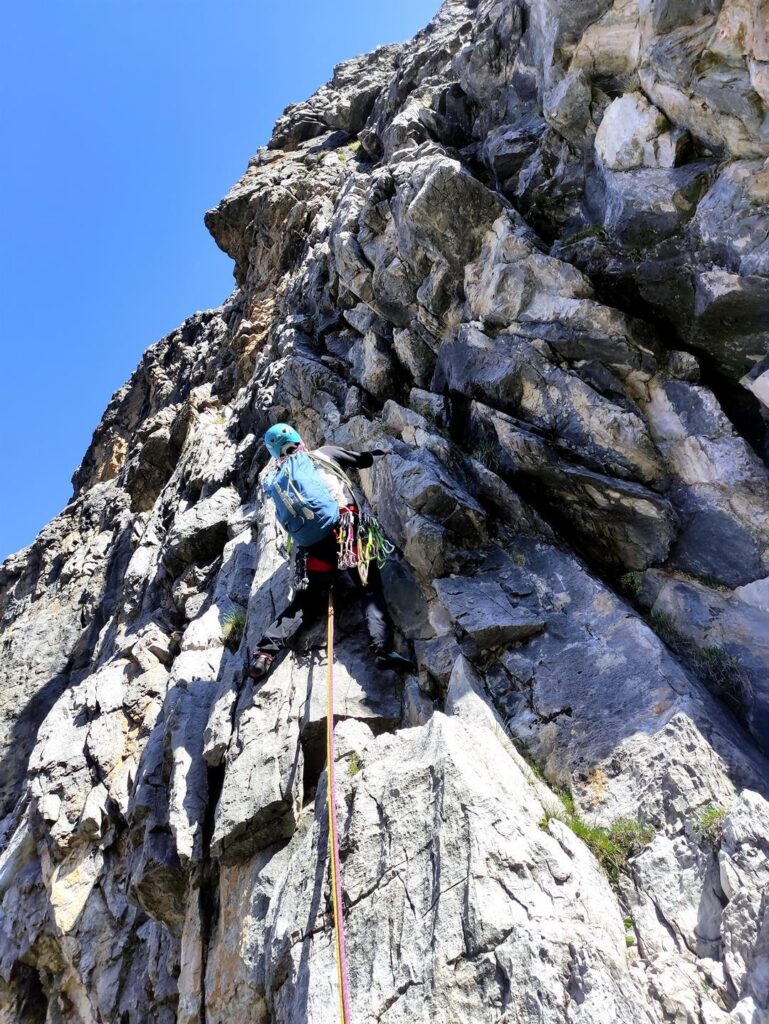 Erica sul muretto iniziale del primo tiro che già presenta qualche passo non banale