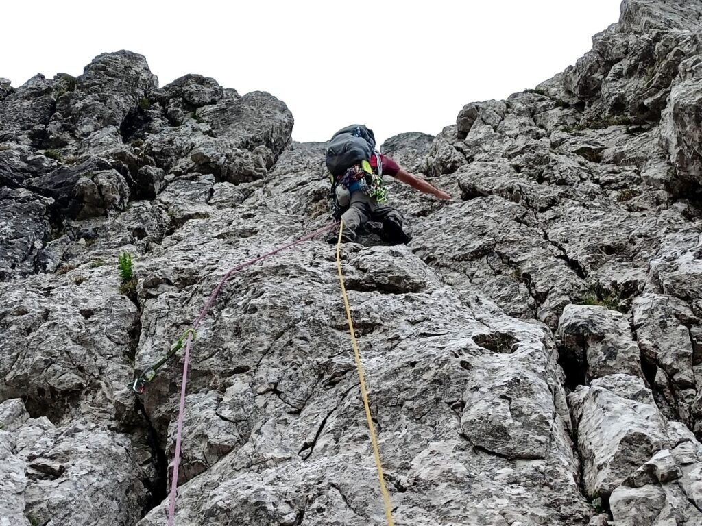 Gab sul primo facile muretto di III della via Bramani