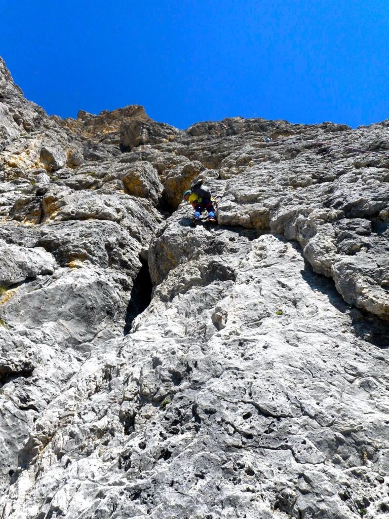 secondo tiro, ben proteggibile all'altezza di questa fessura