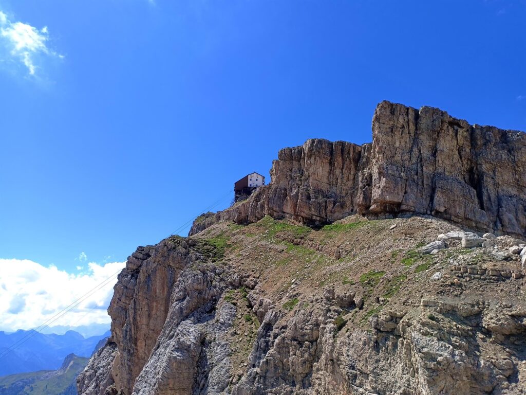 l&#039;arrivo della funivia del Lagazuoi