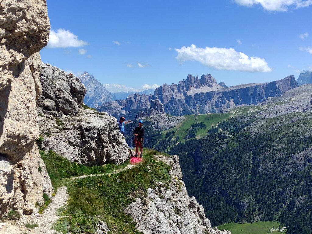 approdiamo alla Cengia Martini tramite una classica via d'arrampicata