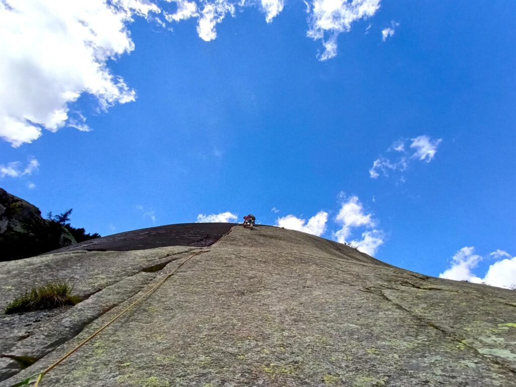 Gab sulla bellissima fessura bicolore di Yoghi