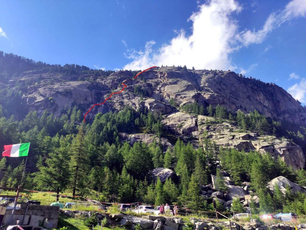 Il Sergent e l&#039;ipotetico tracciato della nostra via. L&#039;attacco originale di Yoghi si trova 15m più in basso e più a destra