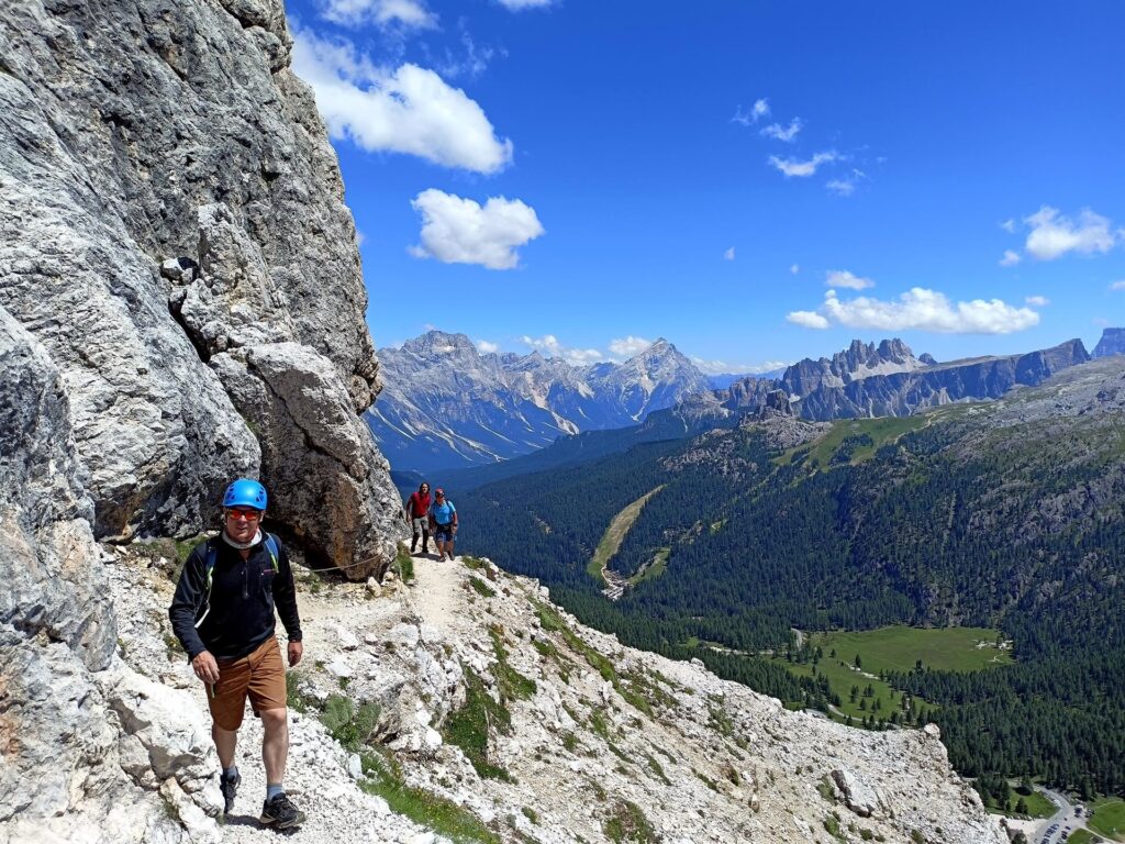 tempo di sistemare le corde e partiamo in esplorazione della cengia