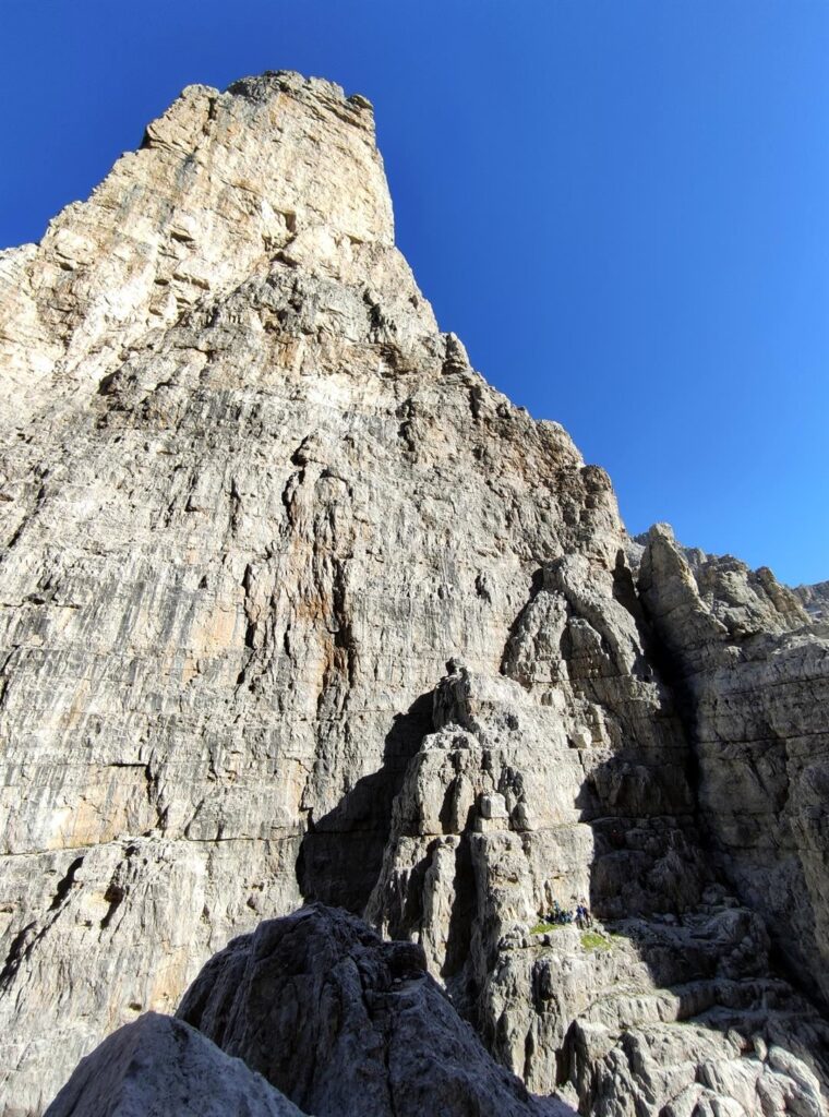 il Campanile Basso e il terrazzino vegetato da dove parte la Normale