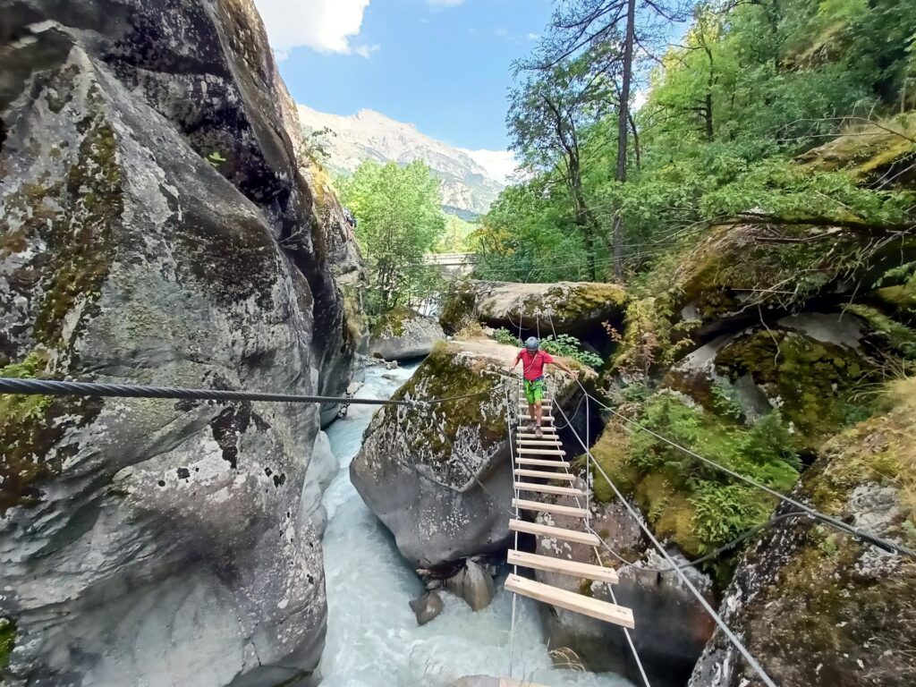 attraversamenti simpatici in un ambiente super, adatti ai bambini (vedete in foto il bambino Gabri!)