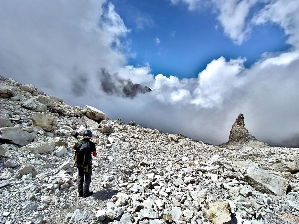 Gab osserva nella speranza che si apra un po' il cielo (niente da fare, ma ci accontentiamo)