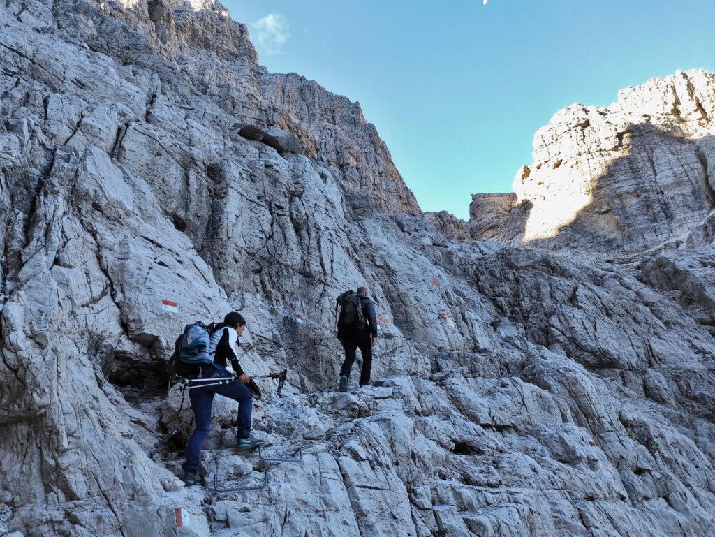 il primo pezzo di sentiero attrezzato che conduce alla bocca di Brenta