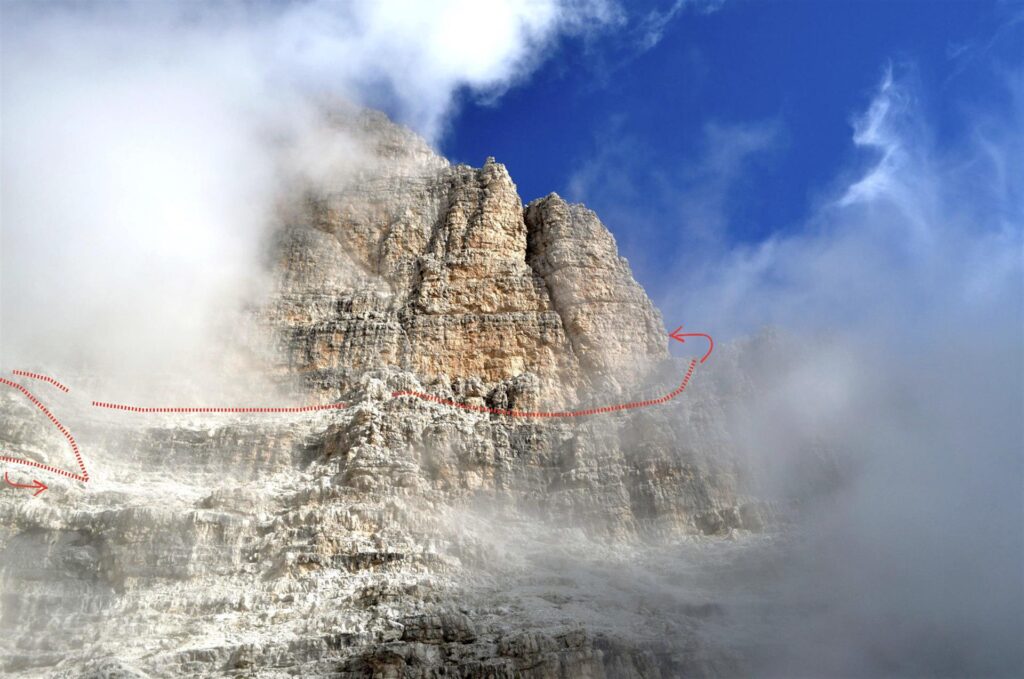Questo è uno schemino dell&#039;attraversamento che va fatto sulle cenge per poi passare sul lato nord della montagna