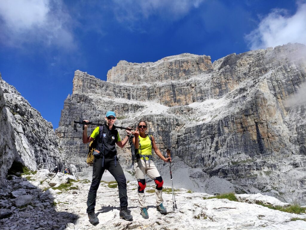 Andre e Erica in modalità simpatia con la Brenta Alta sullo sfondo