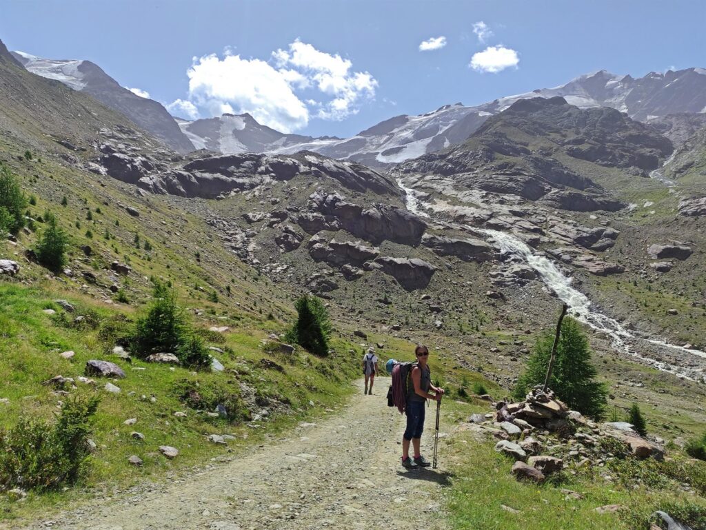 sulla strada bassa che porta al Rifugio Branca dal parcheggio