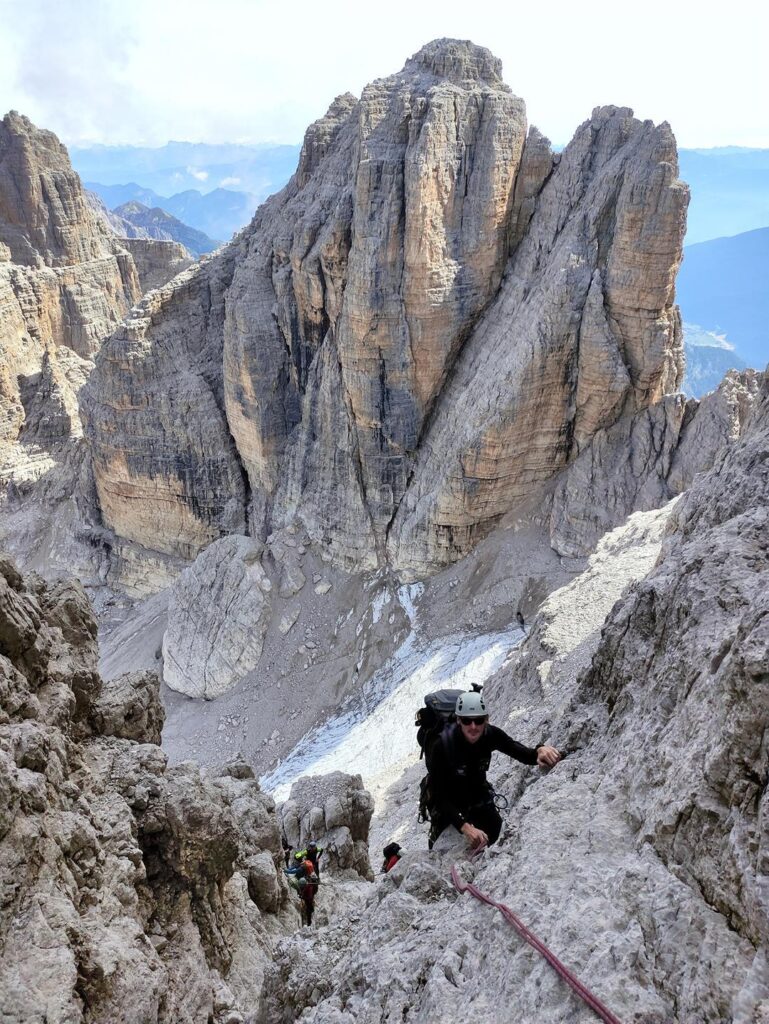 Andre in uscita verso la sosta del secondo tiro di camino