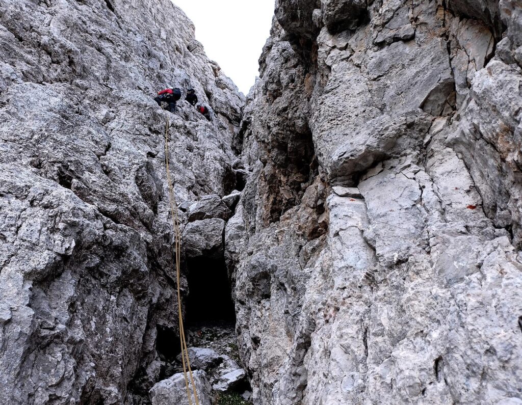 Il Niggah sul secondo tiro del camino che si affronta rimanendo sulla placca di sinistra