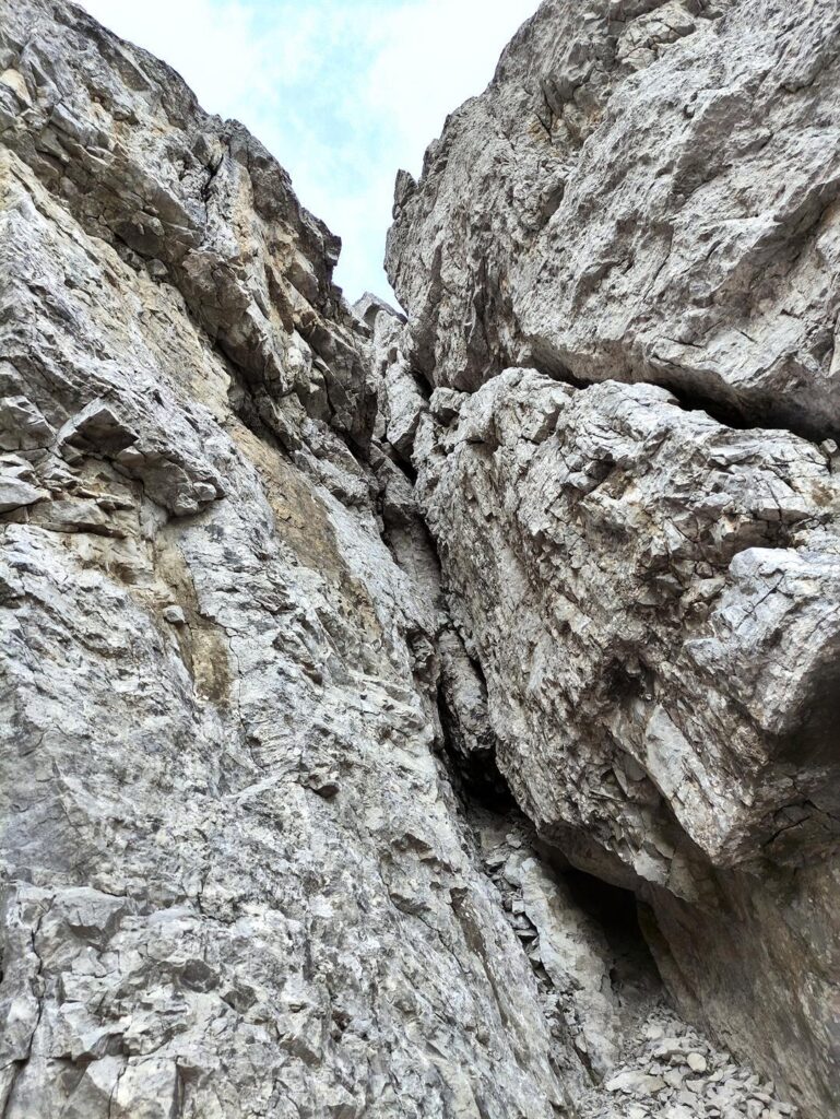 Dopo un altro tiro di passaggio, eccoci alla base del tiro chiave che si presenta verticale e all'occhio non banale