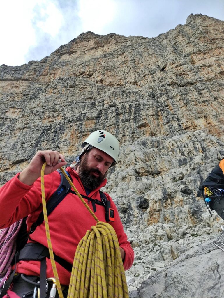 Il Niggah sistema la corda dopo la breve calata nel canalino a est