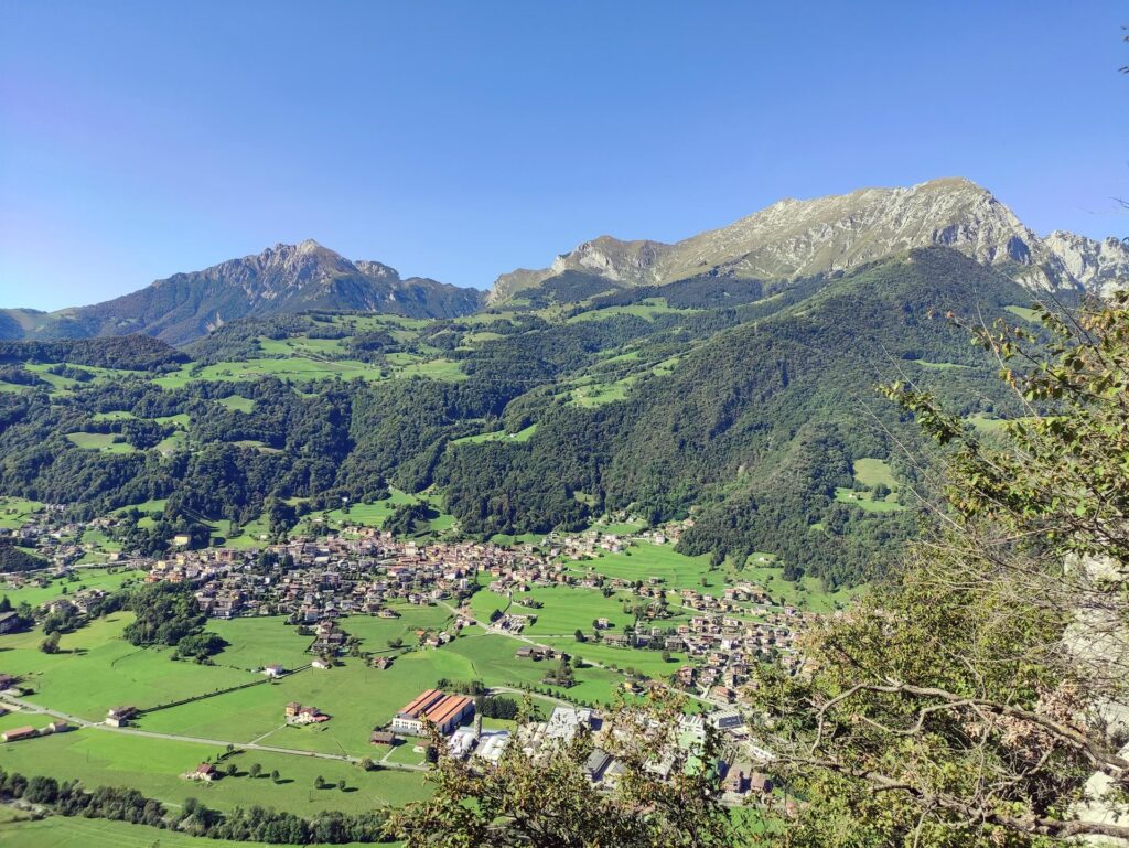 Oggi non c'è una nuvola per centinaia di km e la vista sulle Grigne è spaziale