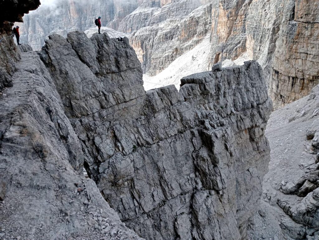 La parte terminale delle Bocchette Centrali che porta alla Bocca degli Armi