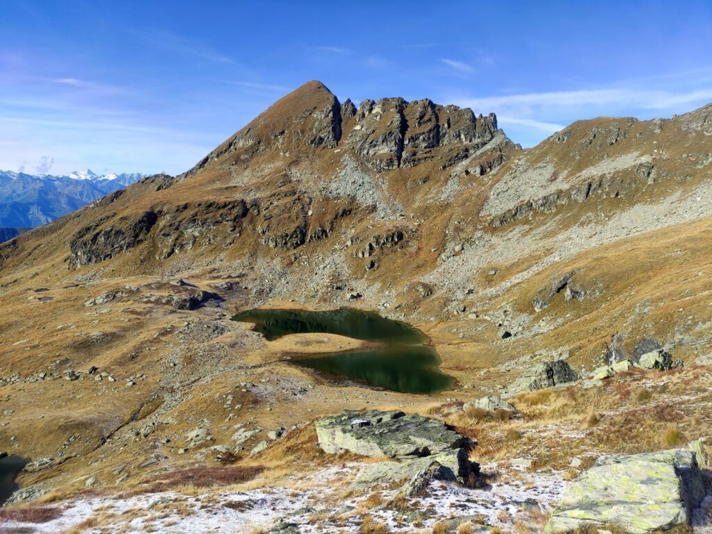 Sotto di noi il lago Chamen, un doppio lago la cui parte destra è a forma di cuore